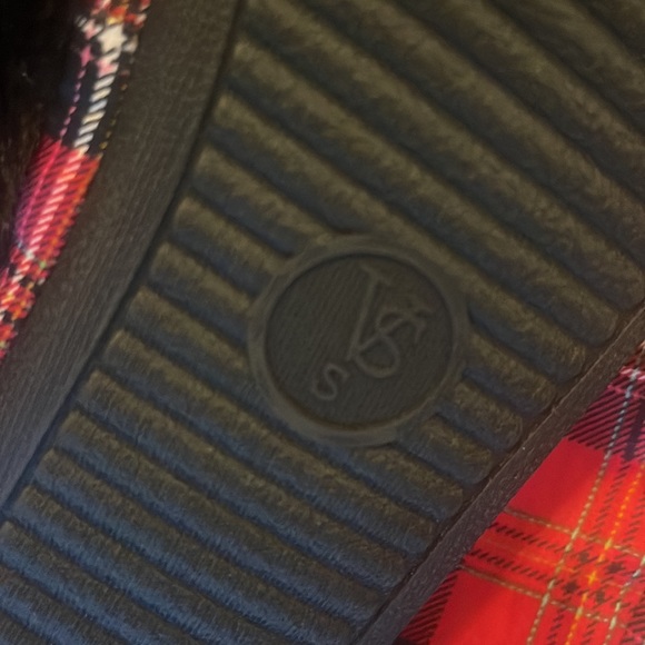 NEW Victoria’s Secret Women Satin Slippers - Picture 7 of 9